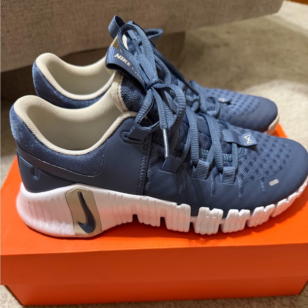 Nike Women’s Free Metcon 5 Sneakers
